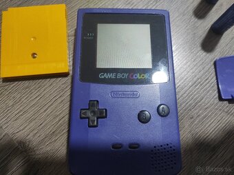 Fialový gameboy color +hra pokémon gelbe - 2