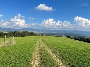 Predaj pozemok 2500 m2 v lokalite Nováky Lelovce. - 2