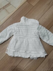 Dievčenský biely plyšový kabátik 104-110cm - 2