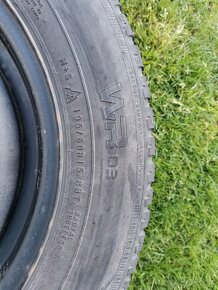 zimne gumy Nokian na plechovych diskoch  195/60 R15 88T - 2