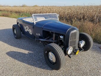 1932 Ford Roadster Hot Rod - 2