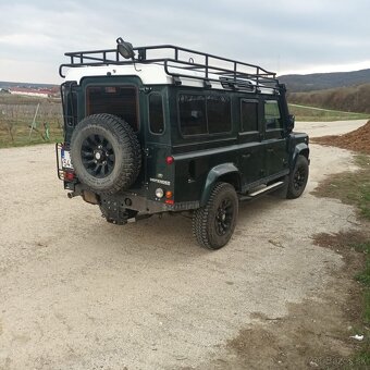 Land Rover Defender - 2