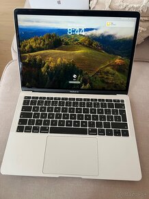 Predám Macbook air 2019 i5 8gb 256gb SSD - 2