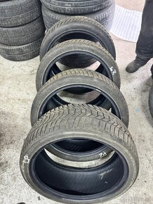 Pneu 235/40R19 - 2