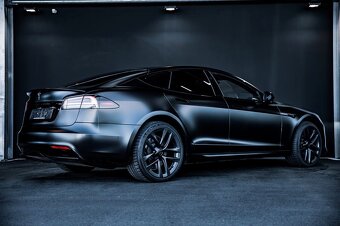 Tesla Model S PLAID - Yoke - Satin Black - 2