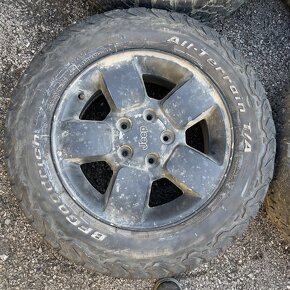 245/65 r17 BFGoodrich All Terrain KO2 - 2