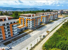 POSLEDNÝ 2 IZBOVÝ BYT S VEĽKOU 26m2 TERASOU | PANORÁMA | HOL - 2