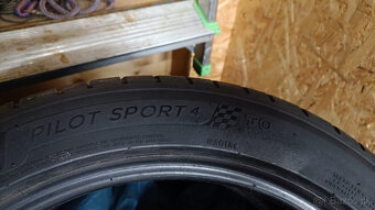 Predám letné pneu Michelin Pilot sport 4 rozmer 235/45 ZR18 - 2