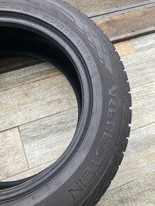 //Vredstein 225/60 R17 - 2