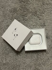 Apple AirPods 3. generácie - 2