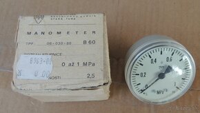 Predám 2 ks manometer B-60 v povodnej krabičke - 2