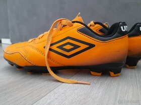 Kopačky Umbro č.33 - 2