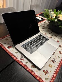 Na predaj: MacBook Pro 15" (2016) - 2