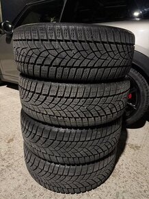 4ks zimné 205/45 R18 GoodYear - 2