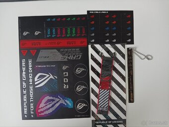 Asus ROG nalepky, klucenka a ine znackove veci. - 2