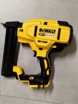 Dewalt aku sponkovacky - 2