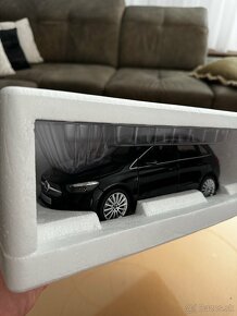 Mercedes benz B class 2018 1:18 - 2