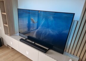 65 palcovy TV s podsvietením Ambilight Philips 65PUS8007 - 2