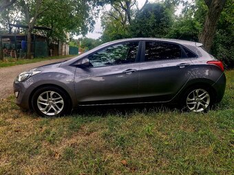 Hyundai i30 hatchback 1.4 diesel 66kw 2013 2014 šedá metalíz - 2