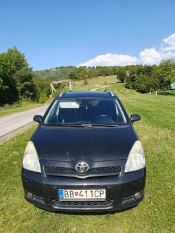 Toyota Corolla Verso 2.2 D-4D, 100 kW, 7-miestne - 2