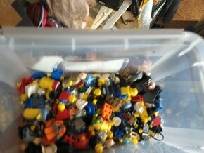 Predám zbierku zhruba 5000ks lego kociek - 2