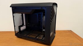 Predam mITX PC skrinku Fractal Design Torrent Nano - 2