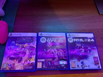 Playstation 5 disk + 4 ovládače, 3 hry, stojan - 2