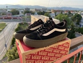 Vans. - 2