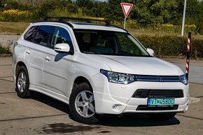 Mitsubishi Outlander PHEV 4x4 A/T (ťažné, max výbava) - 2