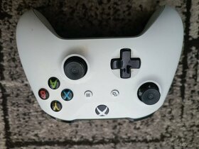 Predám Xbox One S 1TB - 2