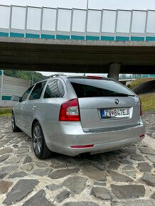 Škoda Octavia II Combi Elegance 1.8TSI DSG - 2