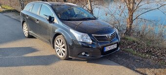 Toyota avensis combi t27 2011 - 2