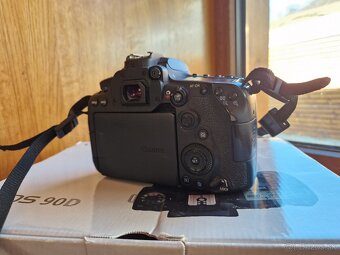 Canon EOS 90D - 2