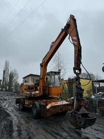 Kolový bagr Liebherr 902 - 2