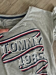 SATY TOMMY HILFIGER = dvojbalenie - 8/10 rokov - 2