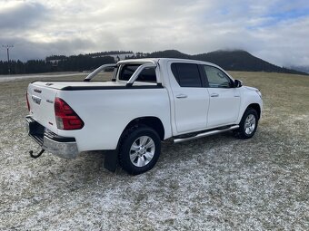 Toyota Hilux 2,4 - 2