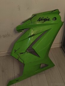 Rozbitý plast z Kawasaki ninja 250 - 2