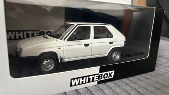 ŠKODA Favorit 1:24 WHITEBOX - 2