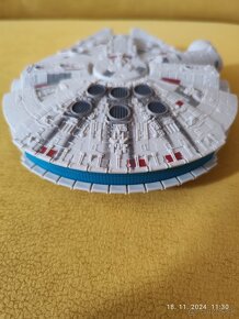 Millenium Falcon z filmov Star Wars, - 2