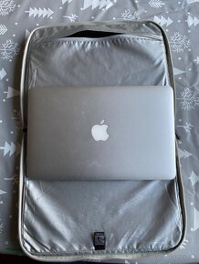 MacBook Air 11" Mid-2013 v zachovalom stave. - 2