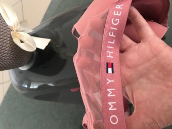 TOMMY HILFIGER originál podpsenka 75C - 2