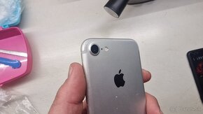 Apple iPhone 7 - na diely, zablokovaný - 2