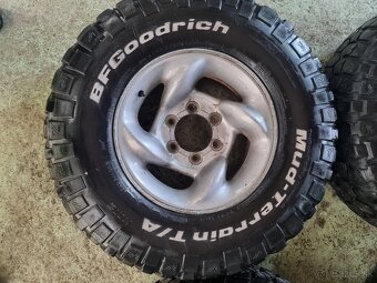 31x10,5 R15 BFGoodrich KM2 - 2