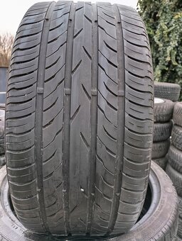 255/35R19 - 2