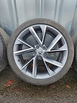 Letní alu kola Vega 19" Škoda Superb 235/40 R19 - 2