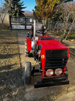 Malotraktor domácej výroby s náradím - 2