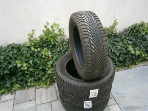 Predám 4x zimné pneu Pirelli 215/60 R17 96T - 2