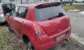 Suzuki Swift 1.5 2008 predám DVERE, MOTOR M15A, PREVODOVKA 5 - 2