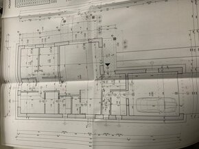 SKOLAUDOVANÝ veľkorozmerný 4-izbový RD s dvojgarážou - 2