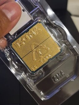 Predám úplne nový špičkový AMD Ryzen 9 7900X3D - 2